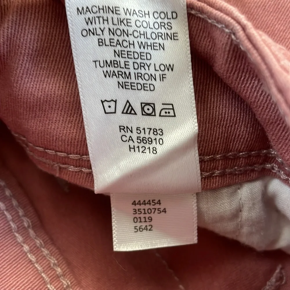 LIKE NEW MAURICES Pink Cut-off Shorts size 2 - Picture 5 of 11